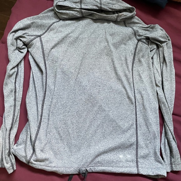 Under armour light long sleeve with hood - Picture 2 of 2